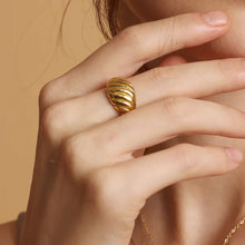 Charger l'image dans la galerie, Bague Dôme Croissant 18K
